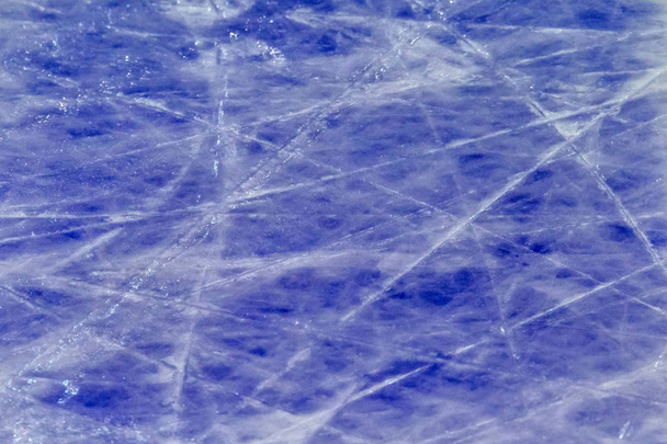 sfondo di ghiaccio con segni di pattinaggio e hockey, texture blu
 - Foto, immagini