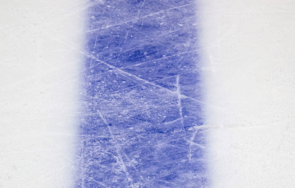 крижаний фон зі слідами ковзання та хокею, синя текстура
 - Фото, зображення