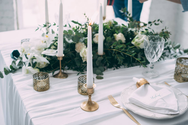 wedding decor, flowers, black and gold decor candles - Foto, Imagem