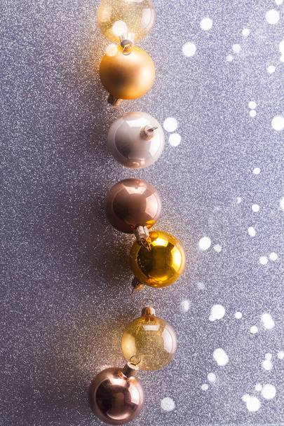 Silver and golden christmas bubbles - Foto, Bild