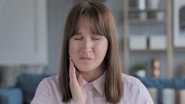Toothache, Young Girl with Tooth Infection - Séquence, vidéo