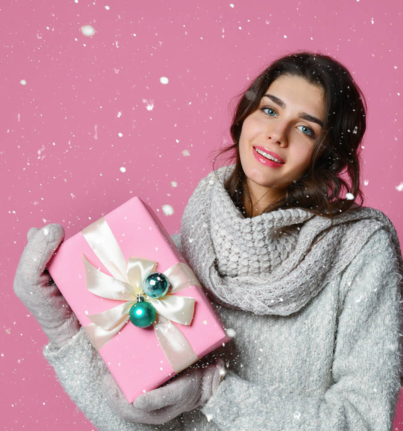 a beauty young girl with christmas gift - Photo, Image