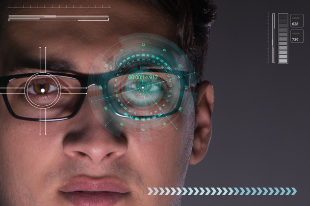 İnsan gözüne yerleştirilmiş sensör konsepti - Fotoğraf, Görsel