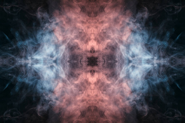 Abstracto de color grueso humo azul y pinl color sobre un fondo negro con una cara de monstruo. El concepto de un espectáculo de láser de luz en un concierto y una impresión en una camiseta
 - Foto, imagen