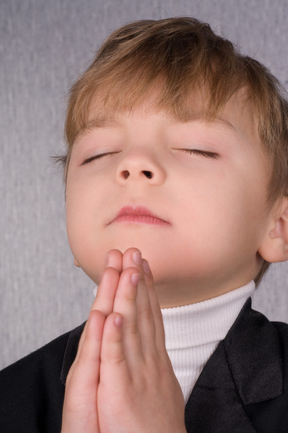 chlapec se modlí - Fotografie, Obrázek