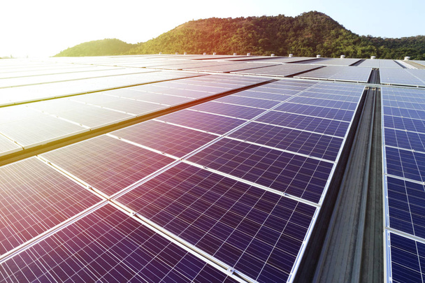Solar PV katto kaunis auringonvalo
 - Valokuva, kuva