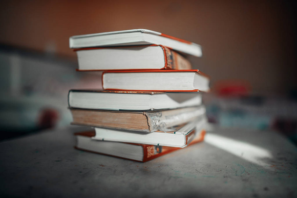 Books and textbooks by the student - Φωτογραφία, εικόνα