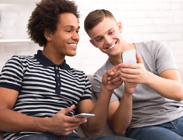 Two friends watching funny videos on smartphone - Φωτογραφία, εικόνα