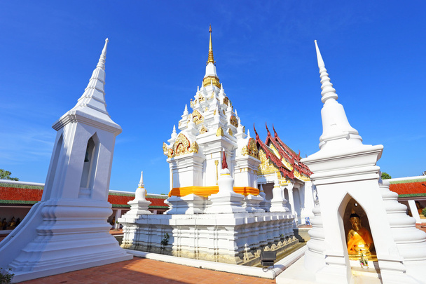 White pagoda at surat thani, thailand - Фото, изображение