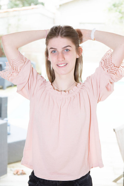 lifestyle pretty smiling slim girl hands on head at home background - Valokuva, kuva