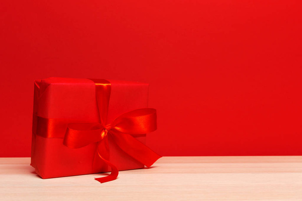 close up of Christmas gift box on table - Valokuva, kuva