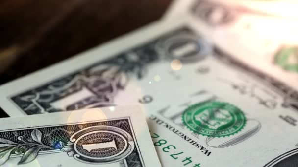 Долларовые купюры, деньги. Деньги лежат на деревянном столе Портрет Джорджа Вашингтона крупным планом по счетам
 - Кадры, видео