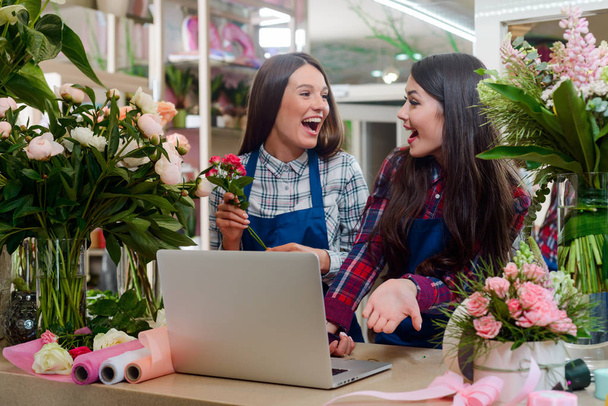 Overjoyed florists in flower shop - Foto, imagen