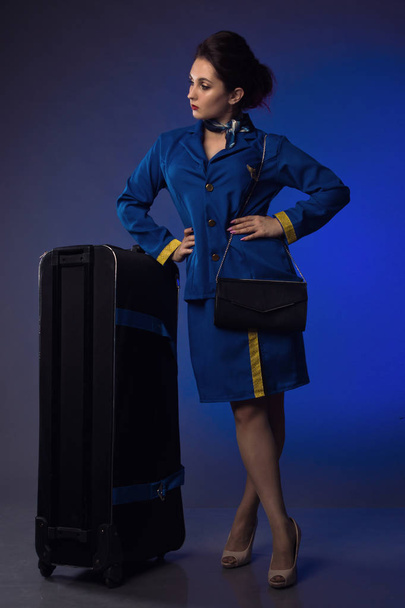 beautiful young pinup girl in suit of stewardess - Foto, afbeelding