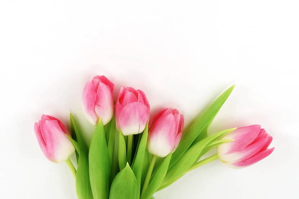 Flowers composition background. bouquet of pink tulips on a white background. top view. copy space. Holiday concept. - Foto, Imagem
