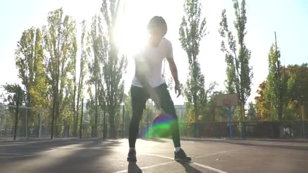 Adult male is playing basketball outdoor alone - Filmagem, Vídeo