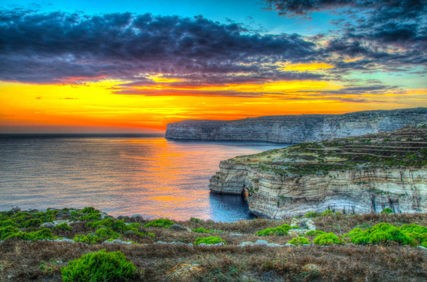 Sonnenuntergang Blick über Sanap-Klippen auf Gozo, Malz - Foto, Bild