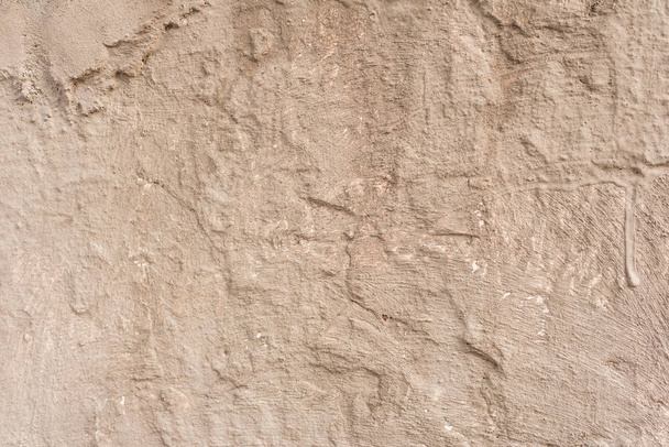 Фрагмент стены с царапинами и трещинами. Его можно использовать в качестве фона
 - Фото, изображение