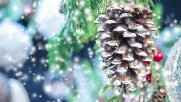 Cone de pinho de árvore de Natal natural
 - Filmagem, Vídeo