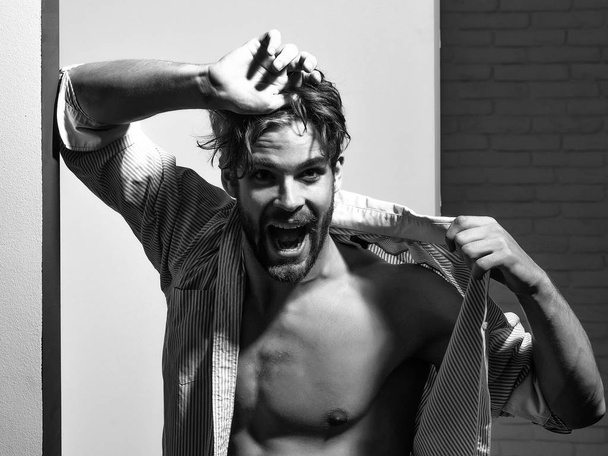Angry man shows muscle torso - Valokuva, kuva