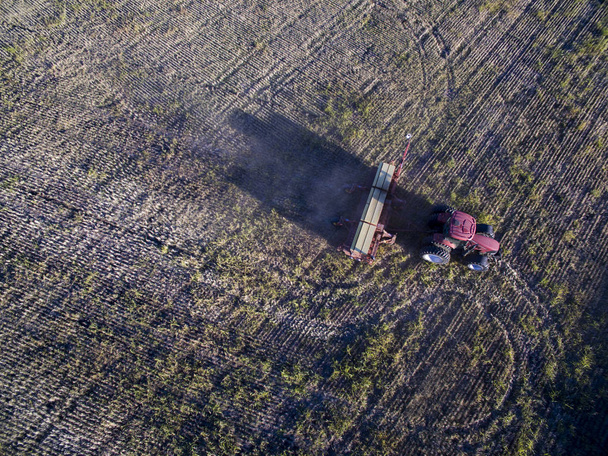 Прямое посев, сельскохозяйственная техника, в Ла Пампа, Патагония
 - Фото, изображение