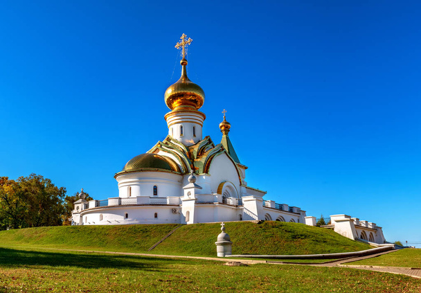 Templo de São Serafim de Sarov. Igreja e capela na cidade do Extremo Oriente de Khabarovsk
 - Foto, Imagem