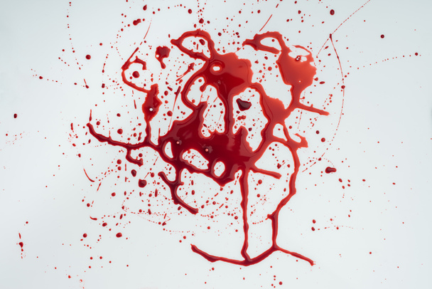 vista superior de gotas de sangre desordenadas en la superficie blanca
 - Foto, Imagen