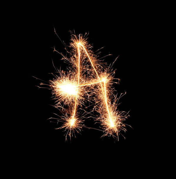 Sparklers formando lettera A su sfondo scuro
 - Foto, immagini