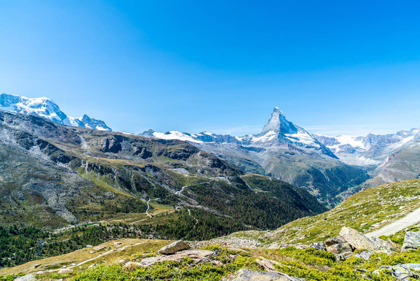 Beautiful mountain landscape with views of the Matterhorn peak in Zermatt, Switzerland. - Zdjęcie, obraz