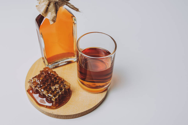 Midus is a type of Lithuanian mead, an alcoholic beverage made of grain, honey and water. Balts were making mead for thousands of years - Foto, Imagen