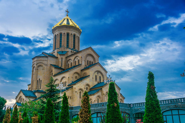 Sameba, τον καθεδρικό ναό Αγίας Τριάδος από Τιφλίδα, γεωργία. - Φωτογραφία, εικόνα