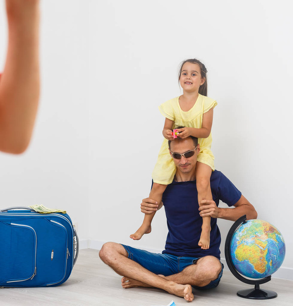 happy family with suitcases  - Fotó, kép