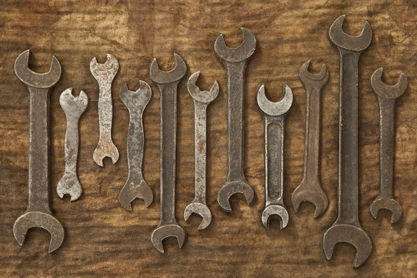 Старі ключі на жирній текстурі ганчірки
 - Фото, зображення