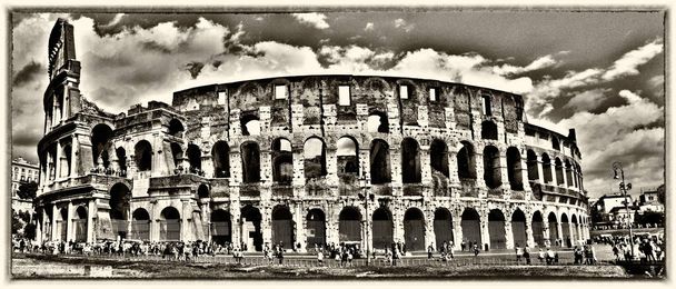 Πανοραμική άποψη από το Κολοσσαίο, Ρώμη, μαύρο και άσπρο - Φωτογραφία, εικόνα