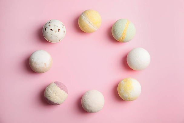Flat lay composition with bath bombs and space for text on color background - Foto, immagini