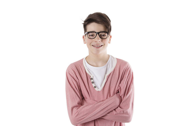 nastolatek z okulary i szelki moda na białej ścianie - Zdjęcie, obraz