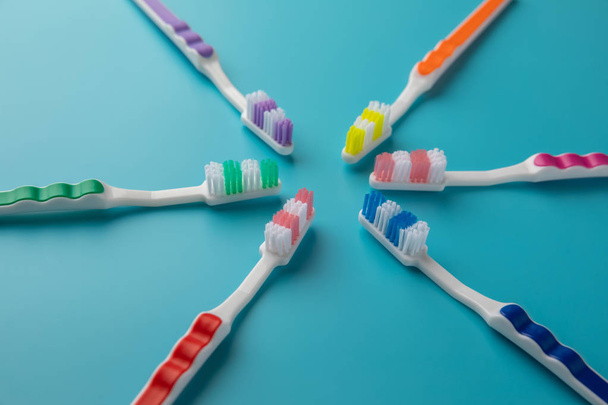 toothbrushes in the form of a star on a blue background - Foto, imagen