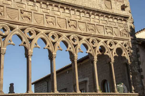 Middeleeuwse architectuur van het paleis van de pausen in Viterbo, Italië  - Foto, afbeelding