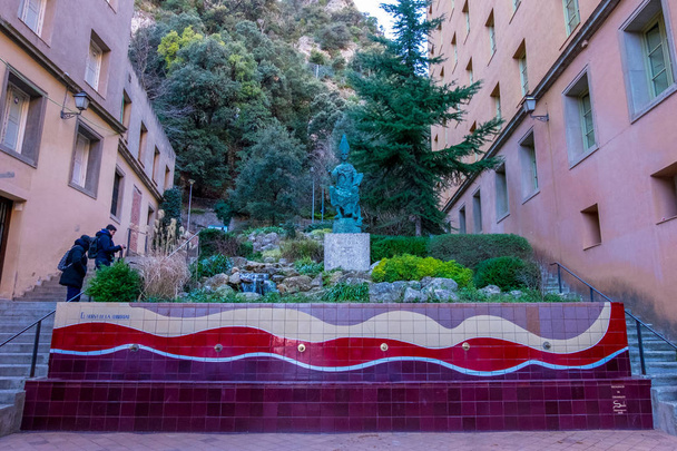 Başrahip Oliba, Montserrat monastery kurucusu anıt. Catalonia, İspanya. - Fotoğraf, Görsel
