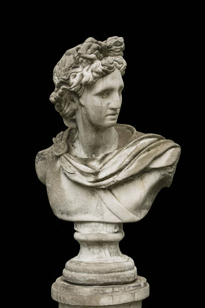 Marmurowa głowa biust Starożytny grecki Bóg na białym na czarnym tle. - Zdjęcie, obraz