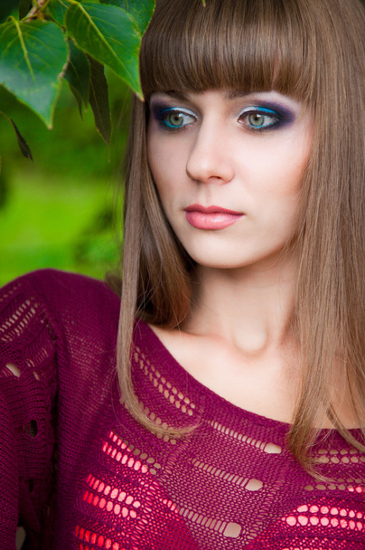 Портрет красивої жінки з барвистим макіяжем
 - Фото, зображення