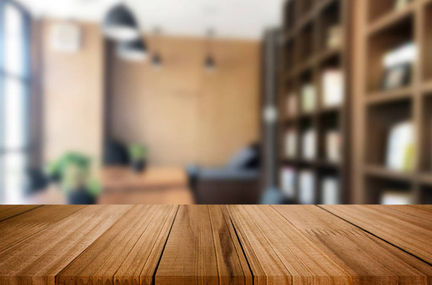 Dřevěná deska prázdná tabulka Top a rozostření interiéru nad rozostření v kavárně pozadí, Mock pro zobrazení produktu. - Fotografie, Obrázek