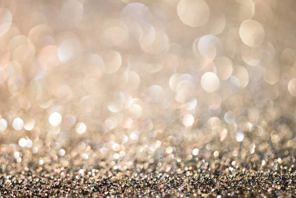 Gold glitzern Bokeh bunten verschwommenen abstrakten Hintergrund für Geburtstag, Jahrestag, Hochzeit, Silvester oder Weihnachten. - Foto, Bild