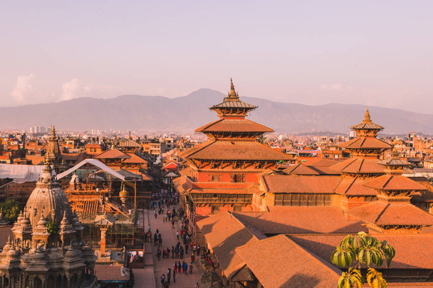 Le Patan Temple, Patan Durbar Square est situé au centre de Lalitpur, au Népal. C'est l'une des trois places Durbar dans la vallée de Katmandou, qui sont toutes des sites du patrimoine mondial de l'UNESCO
. - Photo, image