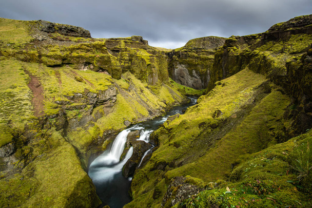 A beatuiefull unnamed Waterfall along the Skogar- Iceland - Foto, afbeelding