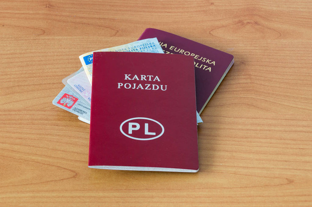Польские документы паспорт, удостоверение личности, водительские права, свидетельство о регистрации транспортного средства и водительские права
. - Фото, изображение