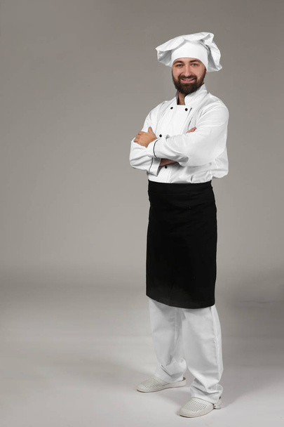 Mužské kuchař na šedém pozadí - Fotografie, Obrázek