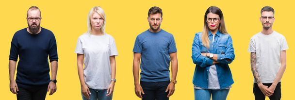 Collage de personnes de groupe, les femmes et les hommes sur fond jaune isolé coloré sceptique et nerveux, fronçant les sourcils bouleversés en raison de problèmes. Personne négative
. - Photo, image