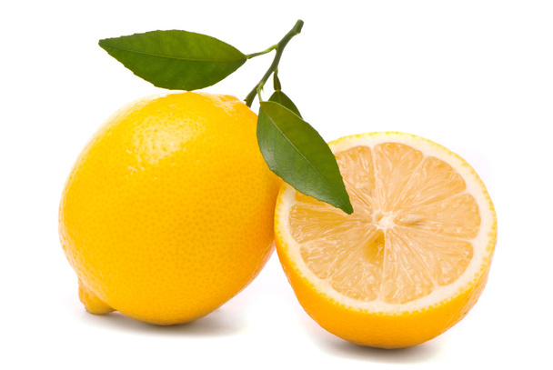 Lemon with fresh leaves - Foto, afbeelding