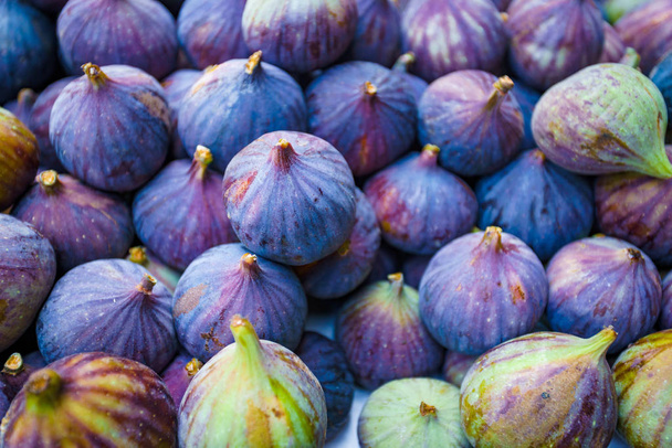 fresh fruit figs background - Фото, изображение